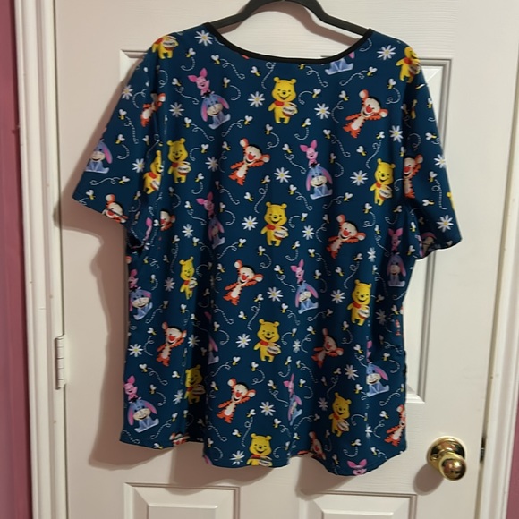 Women’s scrub top by Disney two XL - Picture 2 of 4